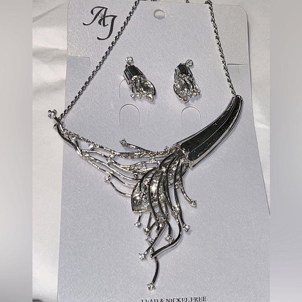 Brand New Metal Statement Necklace & Earring Set